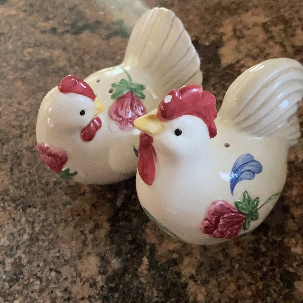 Lenox paisley salt and pepper shaker paisley design.